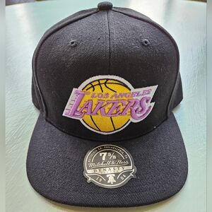 NWT Mitchell & Ness L.A. Lakers sz 7 3/8